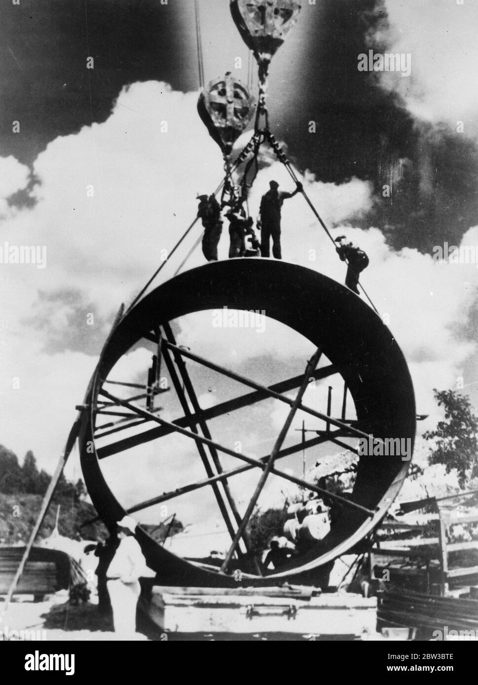 Verlegung des ersten Abschnitts des Penstock in der Norris Dam , Tennessee . 23. Oktober 1934 Stockfoto