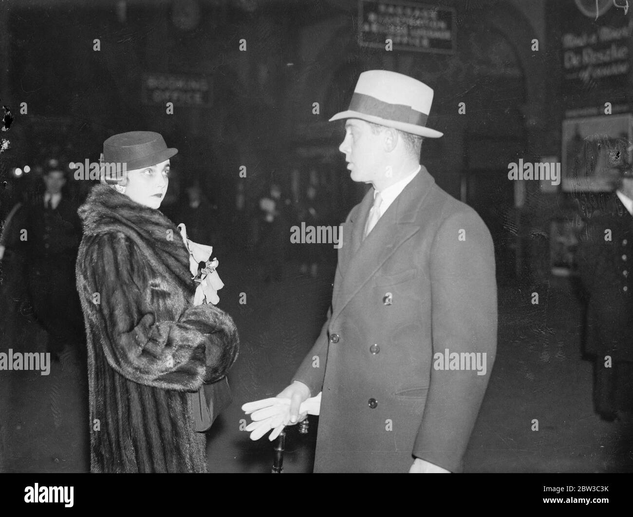 Prinz und Prinzessin Mdivani verlassen nach Indien. November 1934 Stockfoto