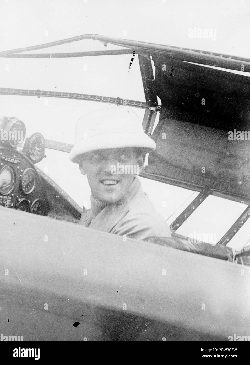 Cathcart, Jones und Waller in Singapur während des London to Melbourne Air Race. November 1934 Stockfoto