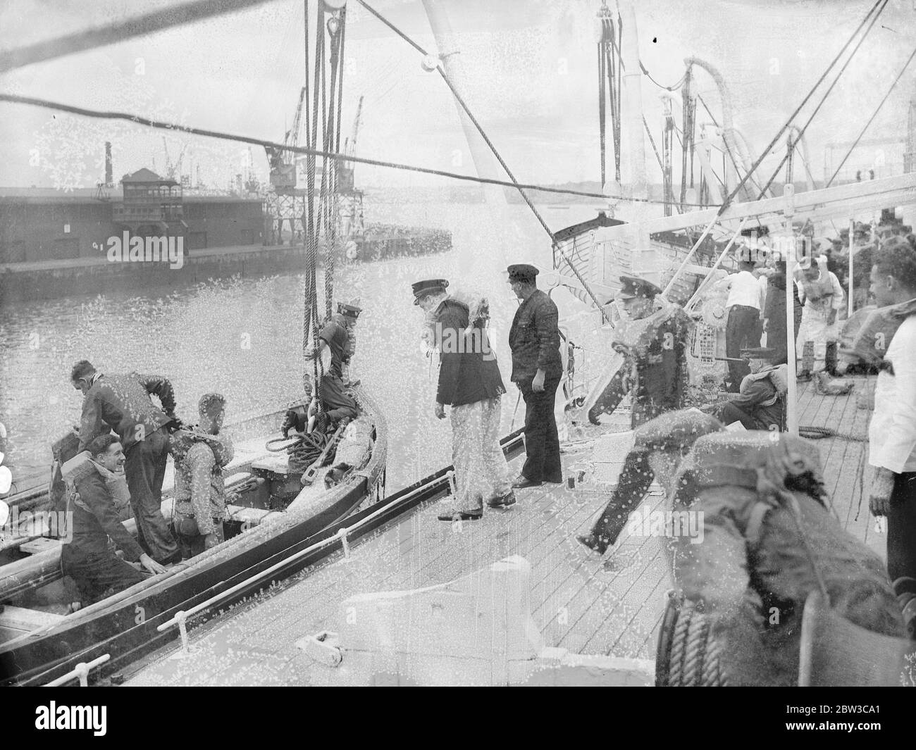 Zu den Rettungsbooten . Bohren Sie an Bord der Materos . November 1934 Stockfoto