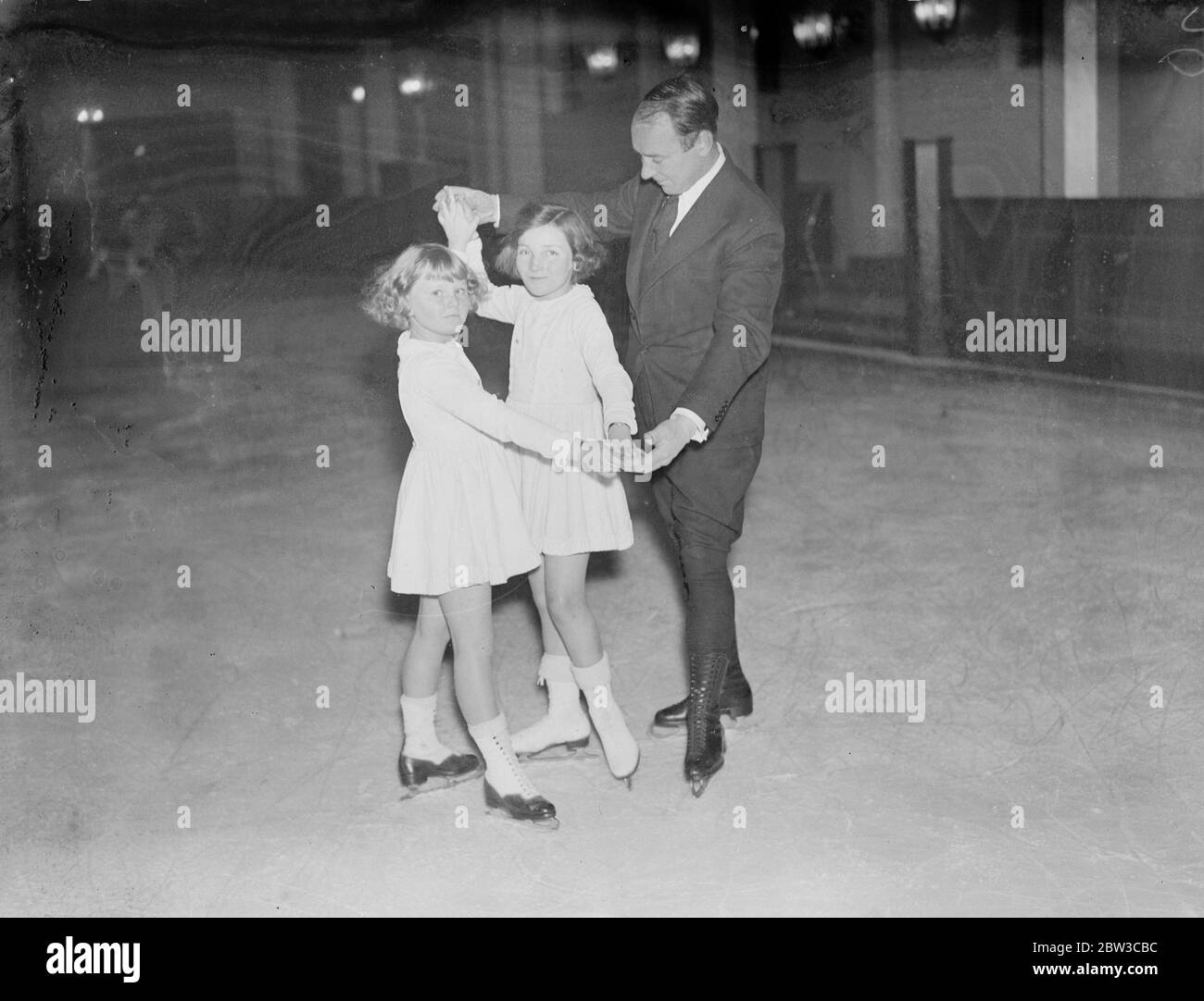 10 Jahre alt Rivale Sonja Henie . London Skating Marvel Agnes Roberts . 14. November 1934 Stockfoto