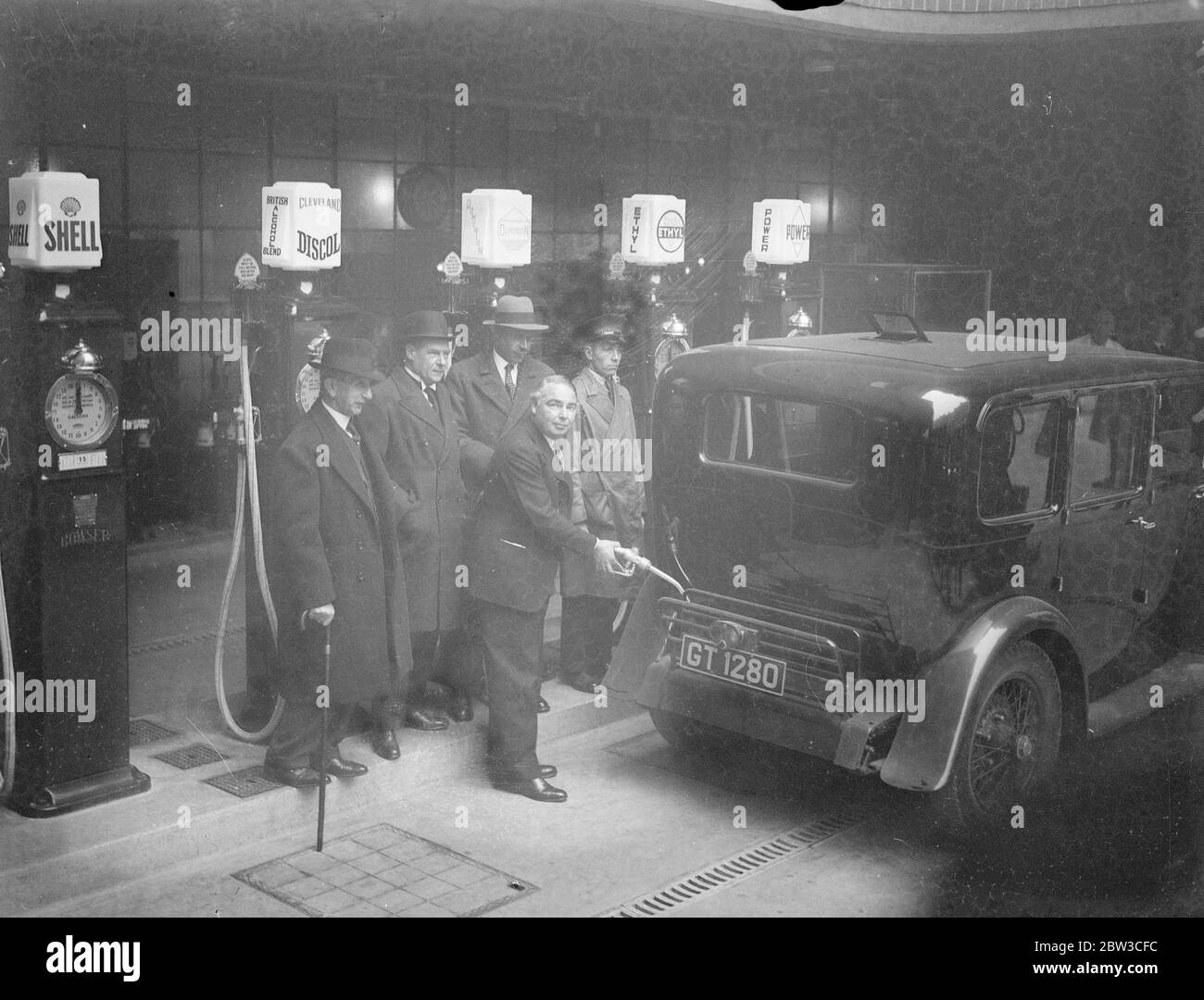 Mr here Belisha eröffnete die neue Luxus Cumberland Garage in Marble Arch und eröffnete damit eine neue Idee in Kfz-Garagen. 19. November 1934 Stockfoto