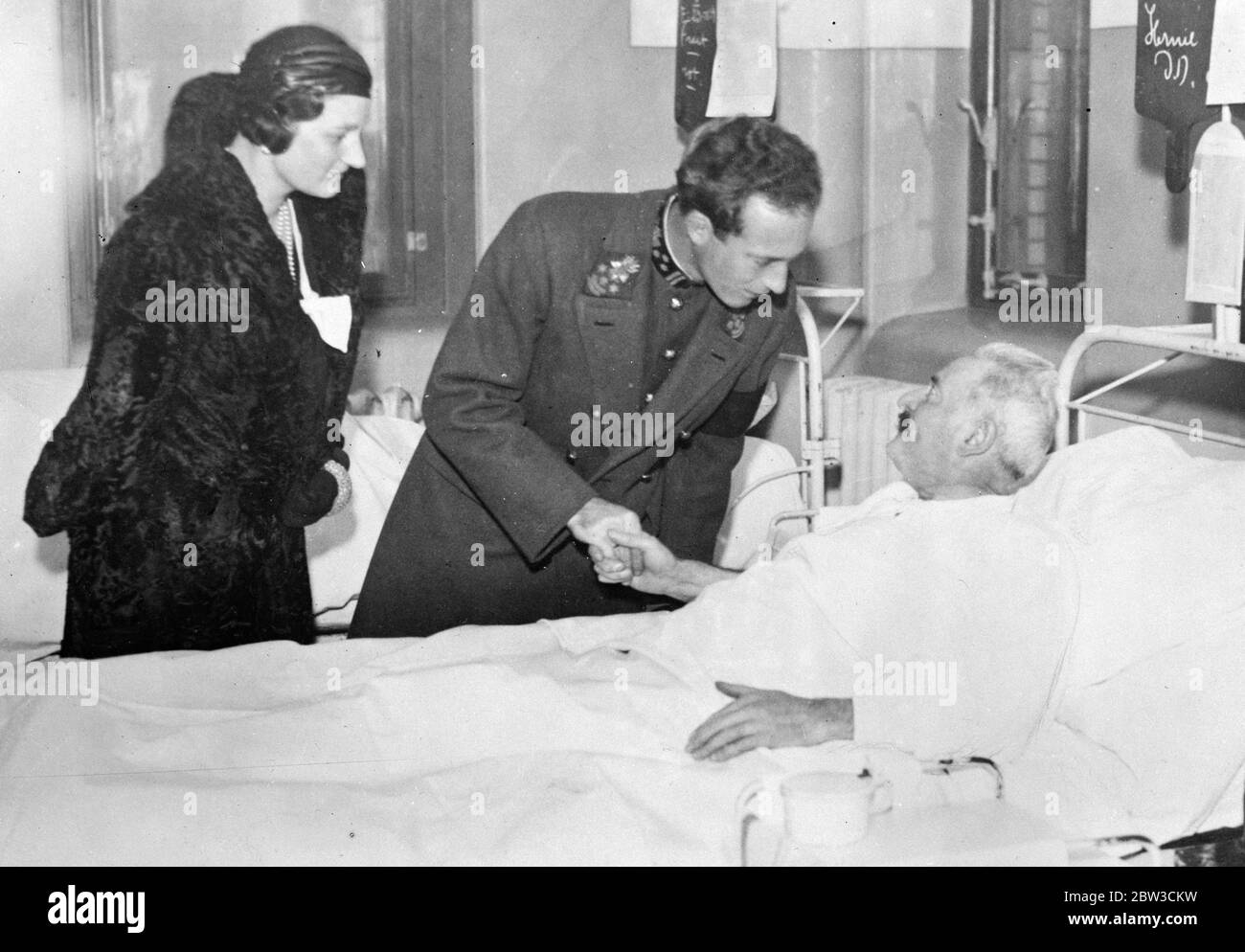 König und Königin der Belgier besuchen Opfer des Ausstellungszusammenbruchs. 26. November 1934 Stockfoto