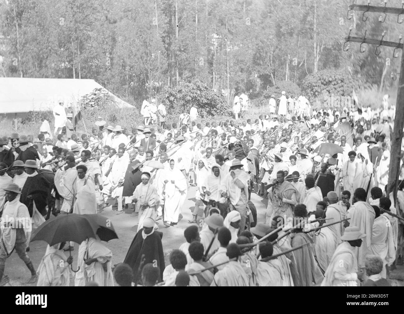 Kaiser feiert inmitten der Krise Jahrestag der Krönung . Trotz der