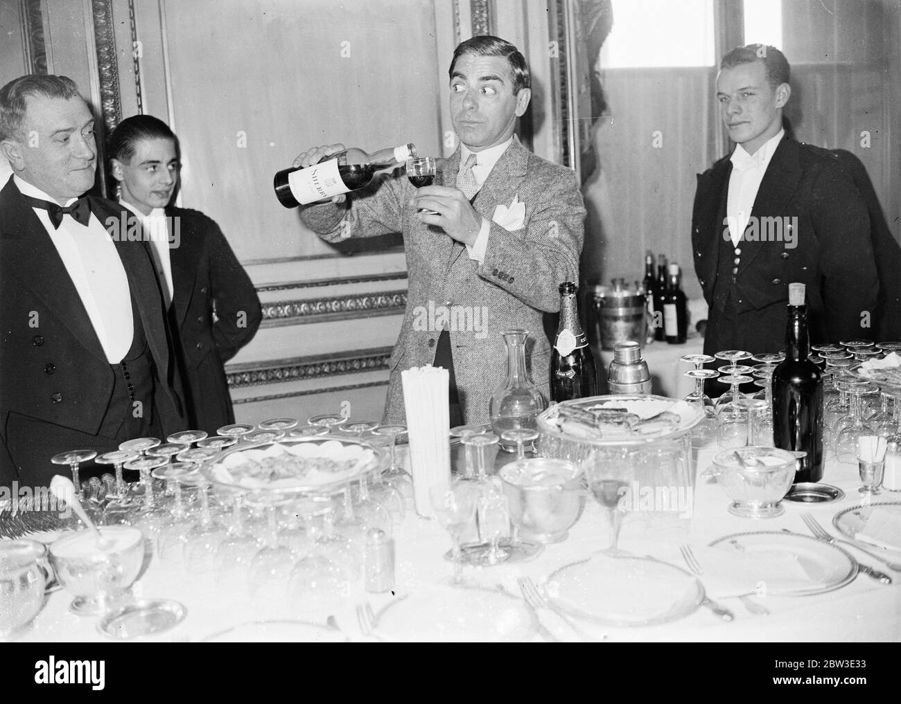 Eddie Cantor in Paris für ein paar Shakes. 29 Dezember 1934 Stockfoto