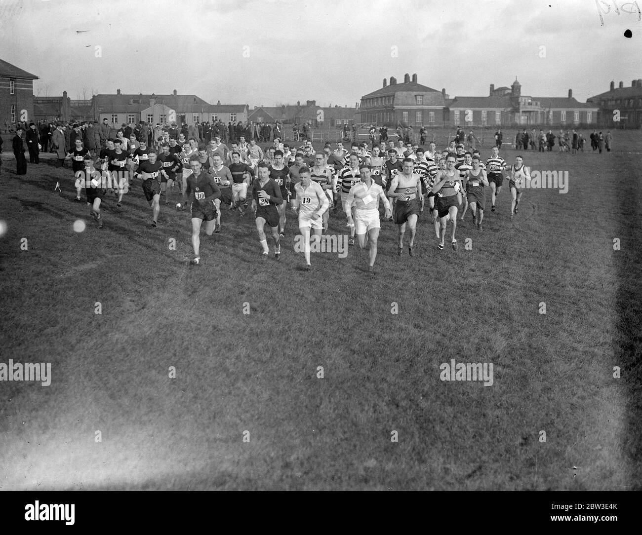 Start der Cross Country Run in Northolt, Juniors "fünf Meile. 12. Januar 1935 Stockfoto