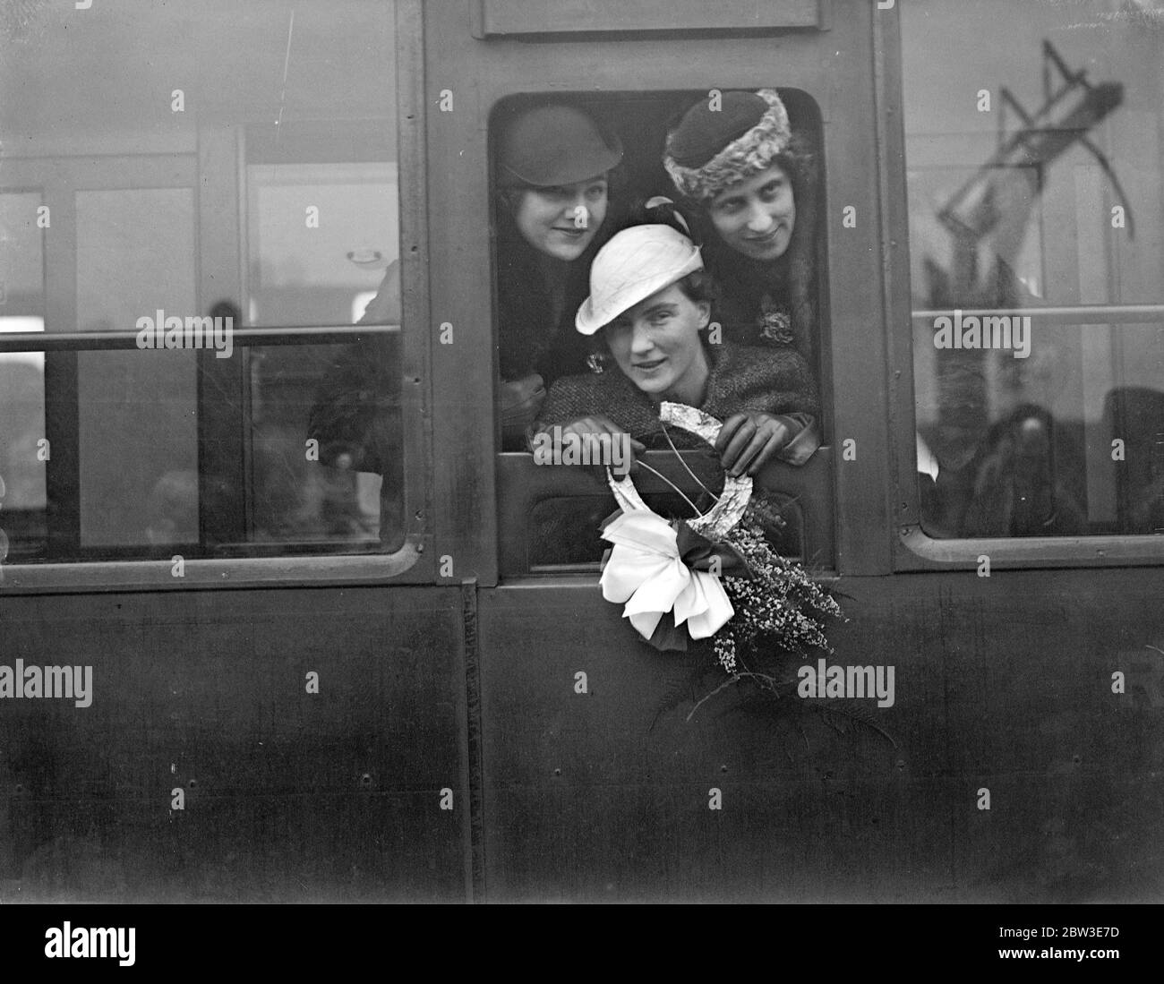 Frauen Squash-Spieler verlassen London in der amerikanischen Squash-Meisterschaft zu konkurrieren. Foto zeigt, Miss Rachel Sykes, Frau Ian McKechnic und die Hon Ann Lytton - Milbanke bei der Abreise aus Waterloo. 24. Januar 1935 Stockfoto