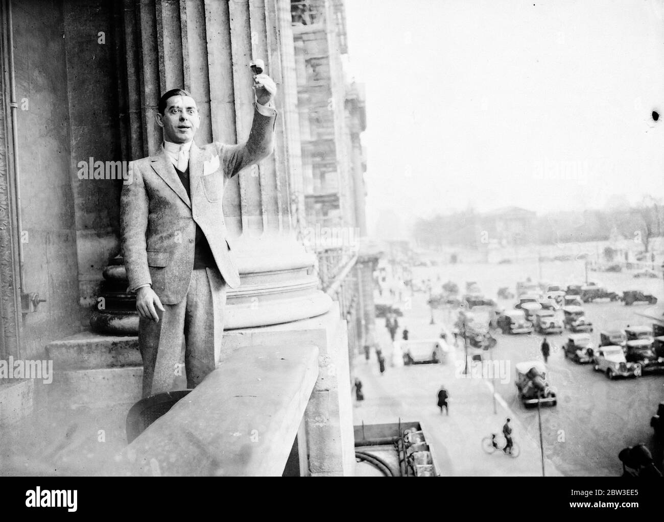 Eddie Cantor in Paris für ein paar Shakes. 29 Dezember 1934 Stockfoto