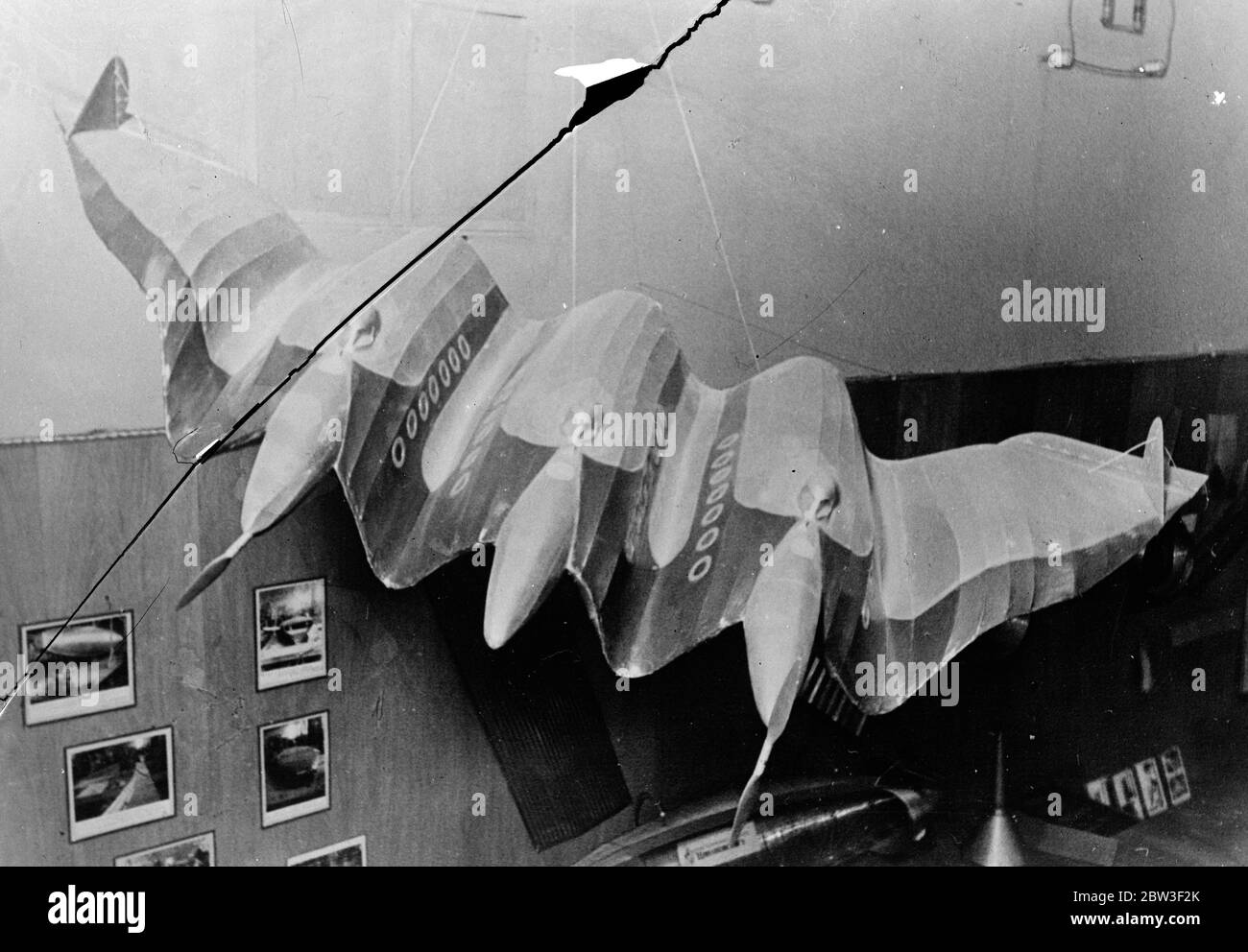 Das Modell eines neuen Designs von Flugzeug in Form eines Vogelflügels. Stockfoto