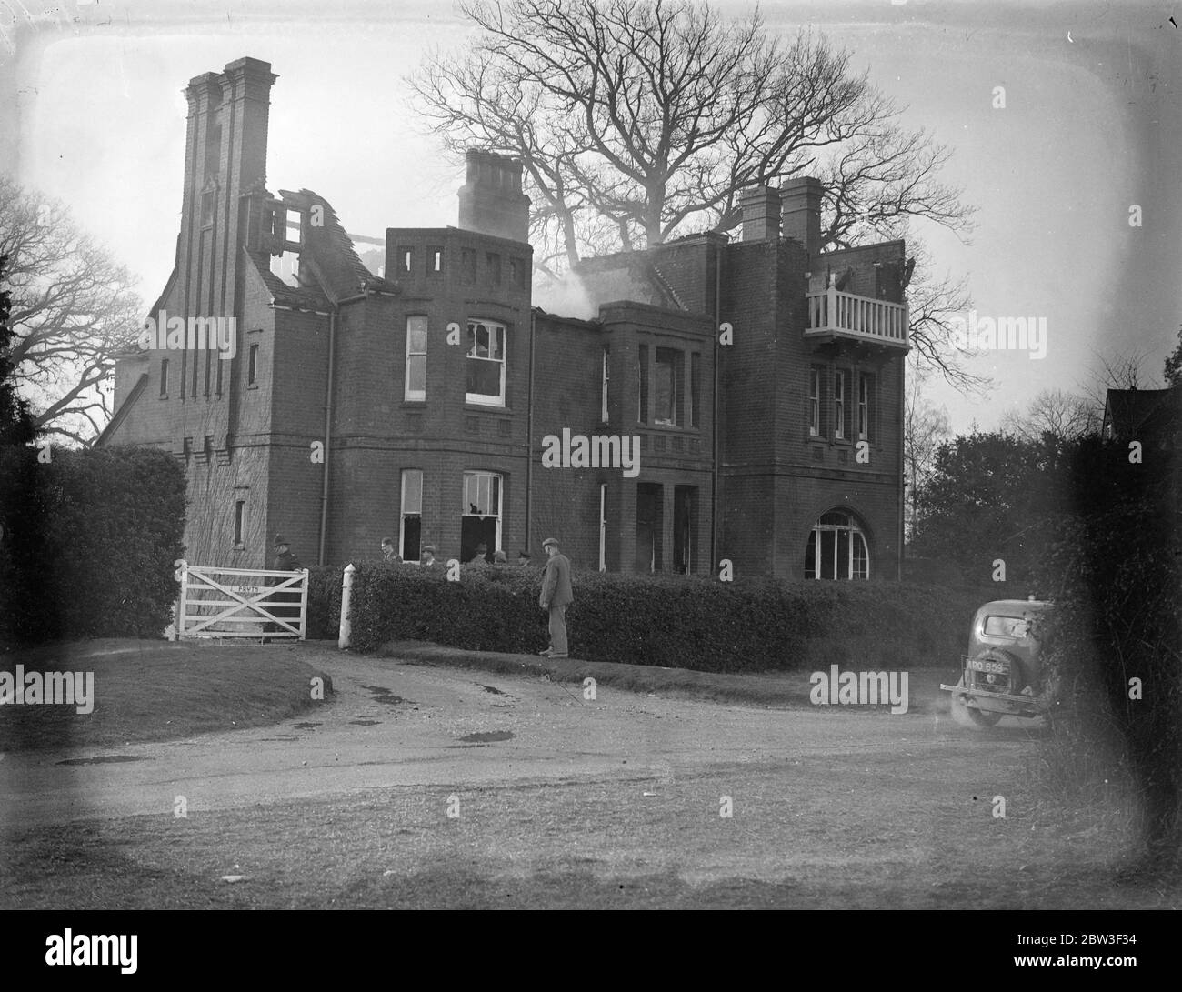 Das ausgebrannte Herrenhaus in Berchamsted . März 1936 Stockfoto