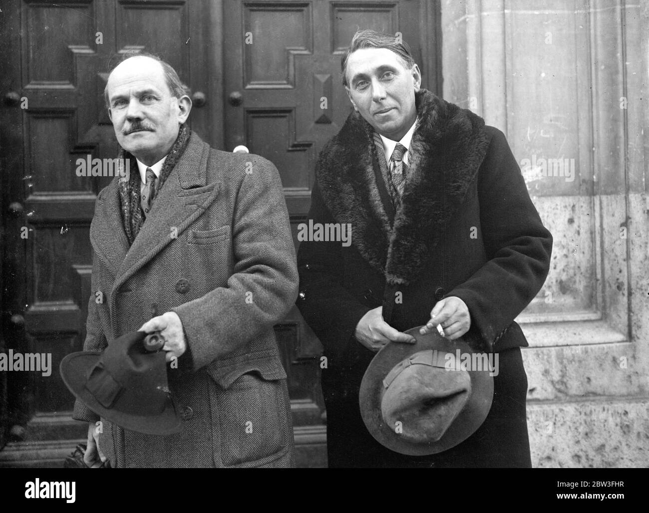 Unterschrift des malers paul cazot Fotos und Bildmaterial in hoher