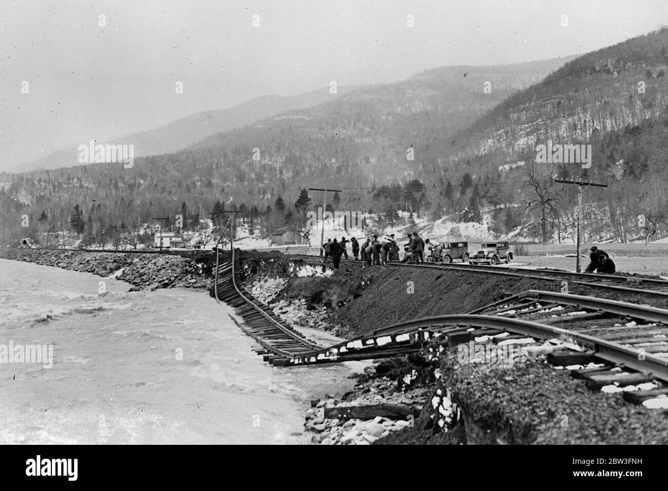 Die Strecke der New York Central Railroad wurde durch Überschwemmungen am Esopus Creek bei Phoenicia, New York State, USA, weggespült. 21 März 1935 Stockfoto