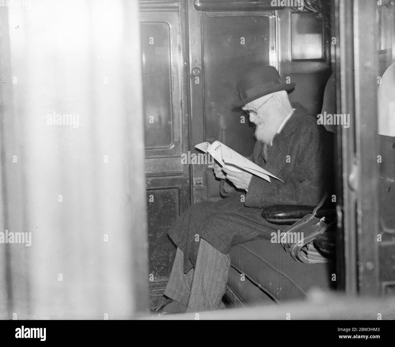 Herr George Bernard Shaw reist nach Südafrika. Er denkt, dass Einheimische bessere Manieren haben als Europäer. 21 März 1935 Stockfoto