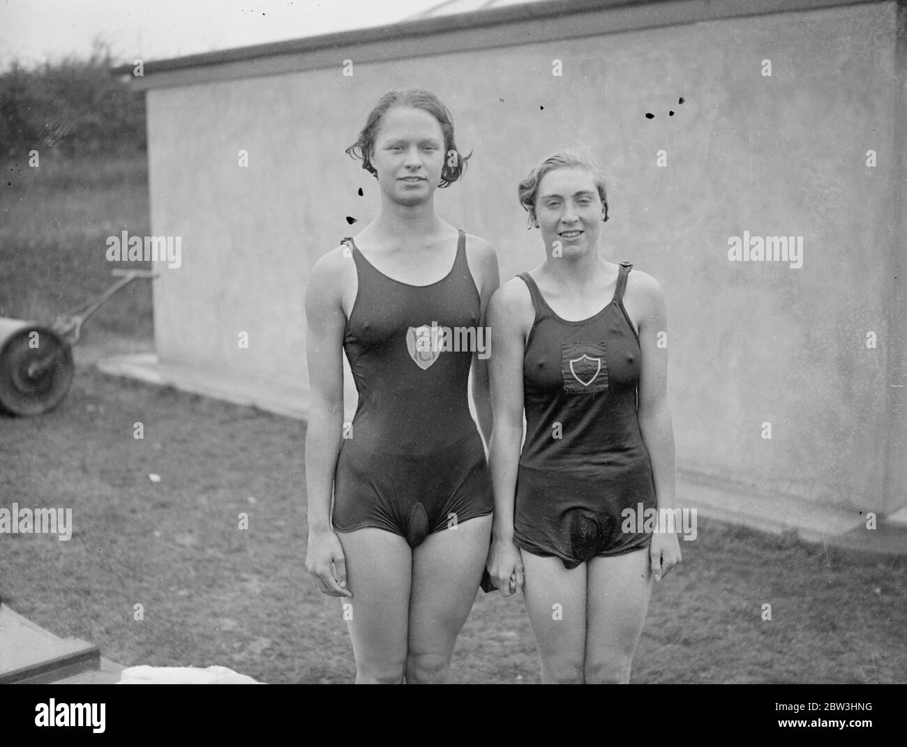 Lorna Flampton die Siegerin des Trials .mit Yvonde Glover 11 Juli 1936 Stockfoto