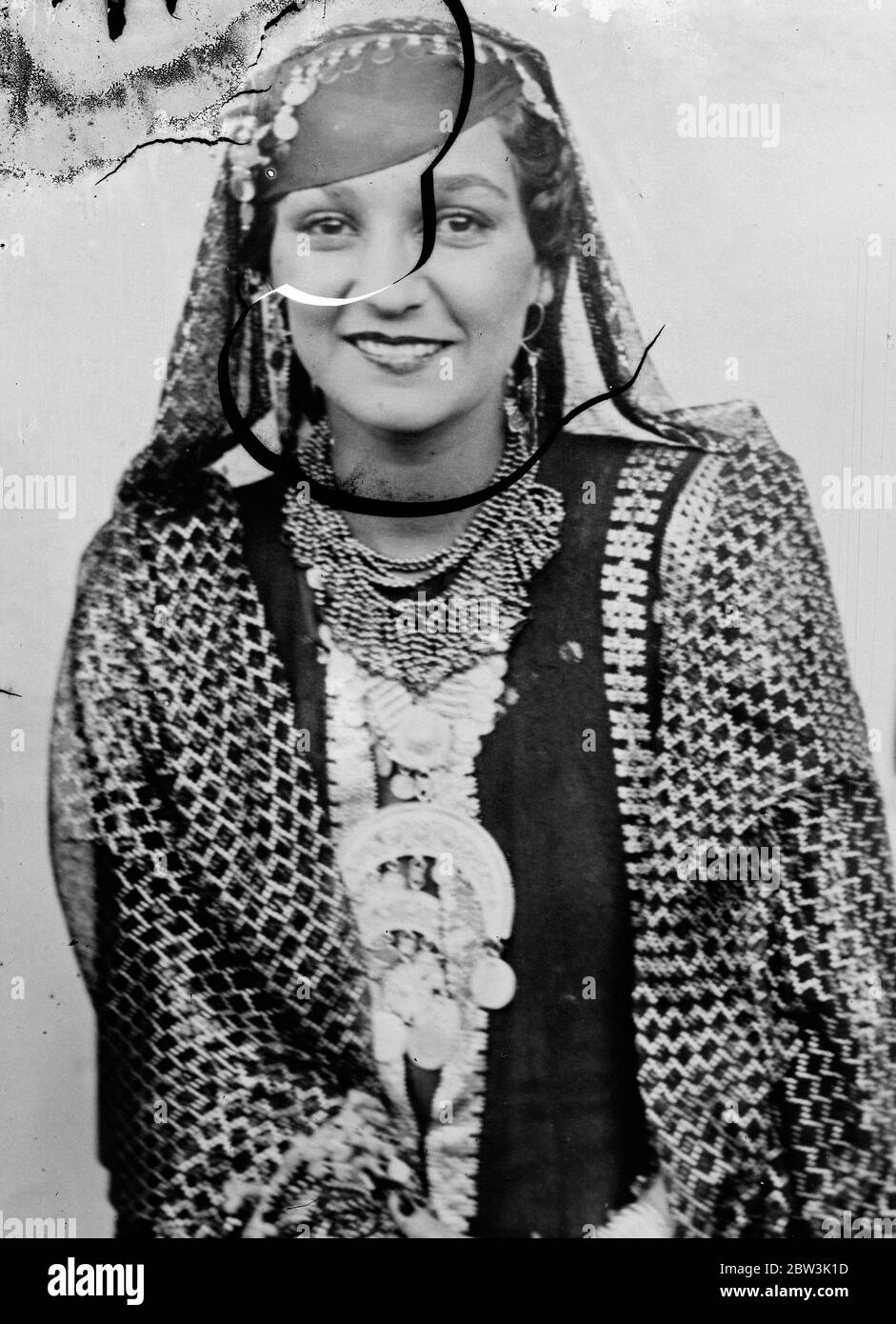 Welt Schönheit Königinnen konkurrieren um Miss Universe Titel in Brüssel . Miss Ägypten trägt ihre Nationaltracht. 28. September 1935 Stockfoto