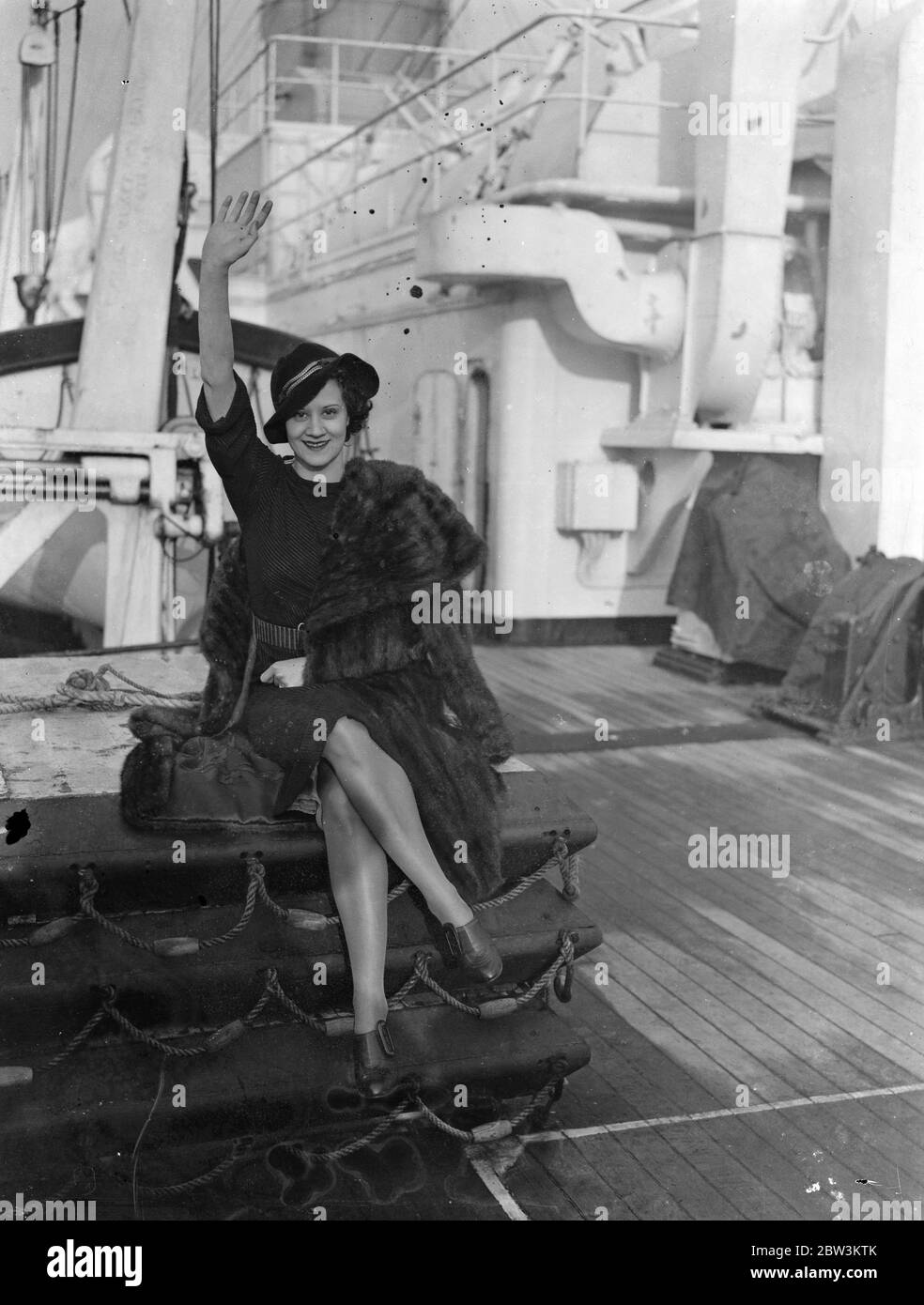 Frances Brown kommt aus Amerika. Miss Frances Brown , die Schauspielerin kam in Southampton auf dem Majestic aus Amerika. Foto zeigt, Frances Brown bei der Ankunft in Southampton. 13 Dezember 1935 Stockfoto