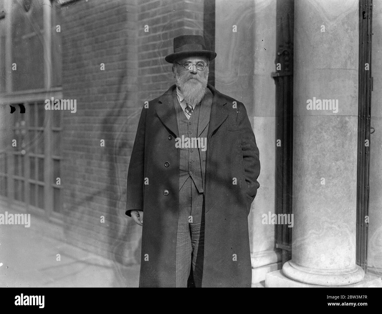 Belgien Vertreter kommen zum zweiten internationalen Treffen in London . Die zweite ( Socialist ) International ist Treffen im Transport House , Westminster , London . Delegierte aus ganz Europa nehmen an der Konferenz der Internationalen Teil. Die zweite Internationale wurde 1889 gegründet und nach dem Krieg auf der Hamburg-Konferenz 1923 wieder gegründet. Foto zeigt, Louis De BrouckÃ¨RE, der Belgier für das Treffen. 18 März 1936 Stockfoto