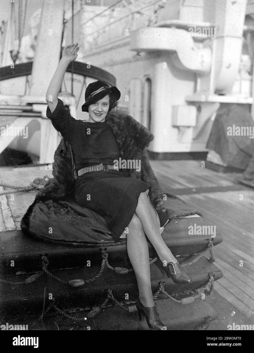 Frances Brown kommt aus Amerika. Miss Frances Brown , die Schauspielerin kam in Southampton auf dem Majestic aus Amerika. Foto zeigt, Frances Brown bei der Ankunft in Southampton. 13 Dezember 1935 Stockfoto