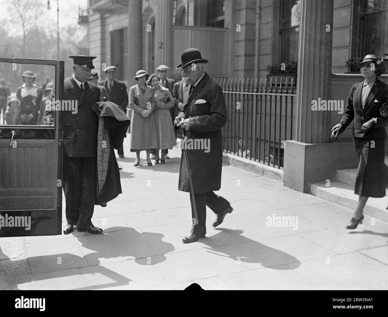 Der Herzog von Connaught ruft in London an. Der Herzog von Connaught machte seinen ersten Auftritt in London seit seiner Rückkehr aus Bournemouth, wenn er einen Anruf in Grosvnor Crescent, S W. Foto zeigt,,, der Herzog von Connaught in Grosvenor Crescent. 14 Mai 1936 Stockfoto