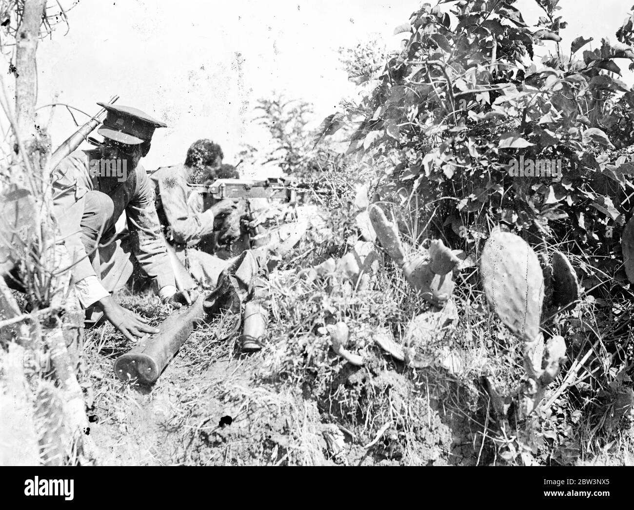 Bilder von Relay of Planes of Warfare im Ogaden. Ein Maschinengewehr spits Tod. Fotos von Mitarbeiter-Korrespondent in den Ogaden . Foto zeigt: Eine abessinier-Maschine - Gewehr Gießen einen Kugelhagel aus dem Pinsel bei Wal Wal (auch transkribierte Wel Wel, Welwel, Walwal, ual - ual). 16. Oktober 1935 Stockfoto