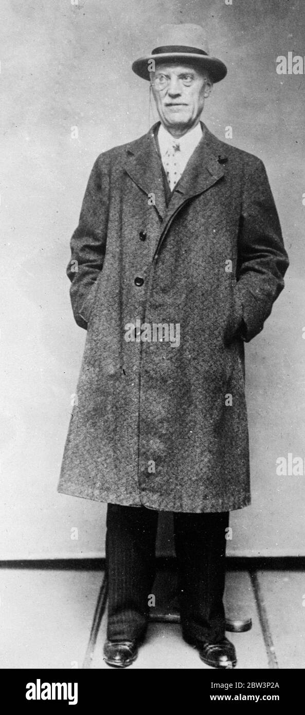 Viele Verhaftungen folgen neuen Entwicklungen in Paris Waffenhandlung . Beauftragt mit der Verbindung mit Übeltätern und dem illegalen Besitz von Waffen , M Jean Dominique Moreau de la Meuse , Ein Ingenieur der höheren Schule für Elektrik und Direktor einer Textilfabrik von Sedan wurde zusammen mit siebzehn anderen im Zusammenhang mit den gigantischen Waffen und terroristischen Komplott in Frankreich aufgedeckt verhaftet. Siebenhundert Detektive werden bei einer landesweiten Suche vererbt und viele Waffendepots wurden entdeckt. Foto zeigt, M Jean Dominique Moreau de la Meuse. 21. November 1937 Stockfoto