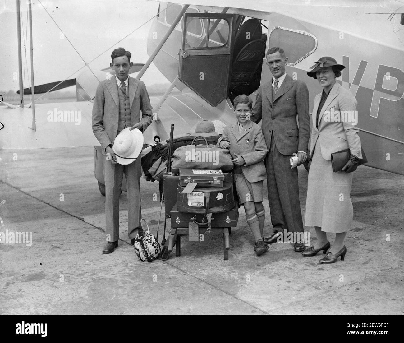 Harry Stanley ein 15 Jahre alter Schüler verlässt auf 6, 500 Meilen Flug für Sommerurlaub nach Salisbury, Rhodesien. August 1935 Stockfoto
