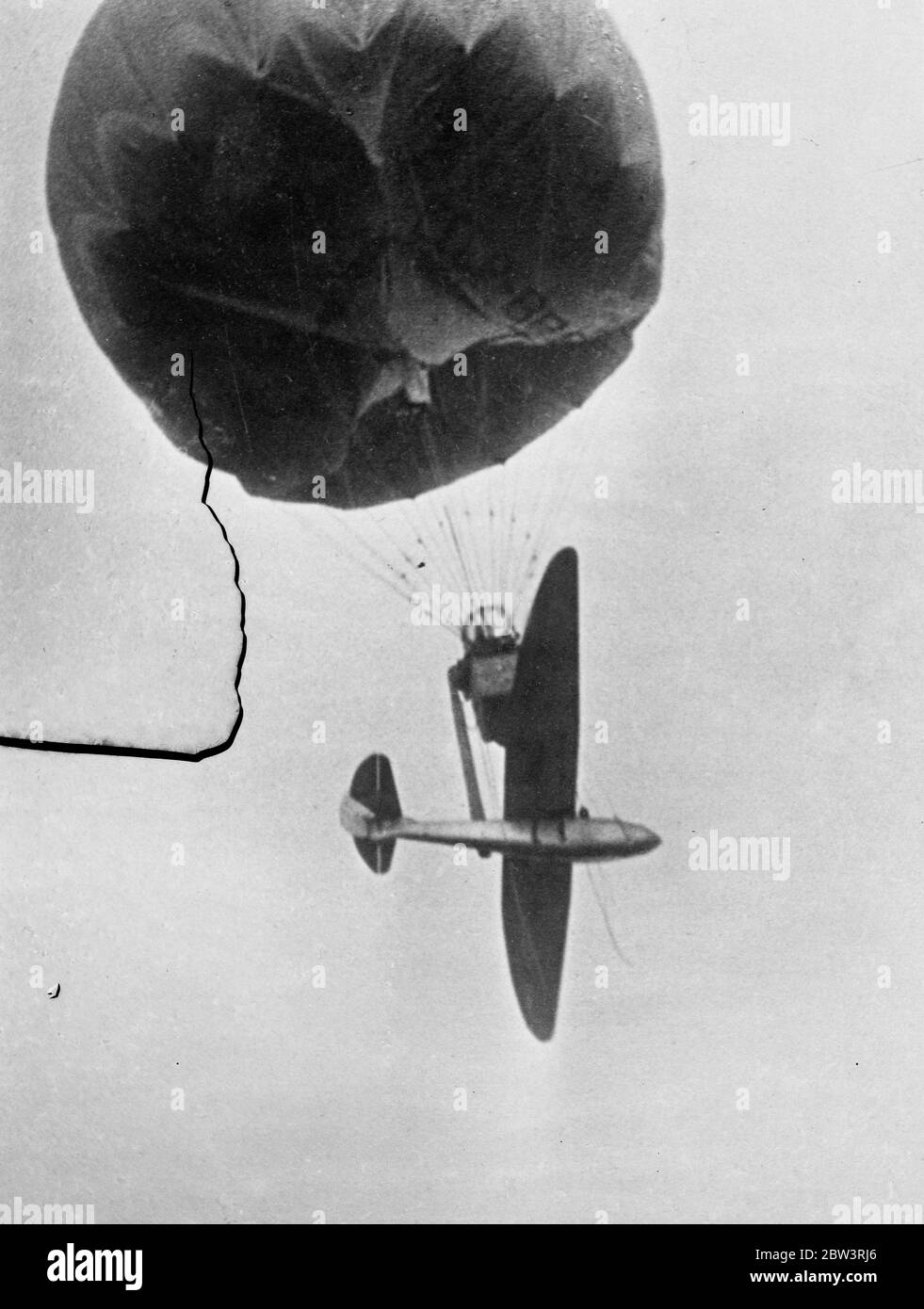 Segelflugzeug zum ersten Mal hochgezogen und mit dem Ballon abgeschleppt. Bild kurz vor seiner Veröffentlichung aufgenommen wurde, um seinen erfolgreichen Flug zu machen. 13. September 1935 Stockfoto