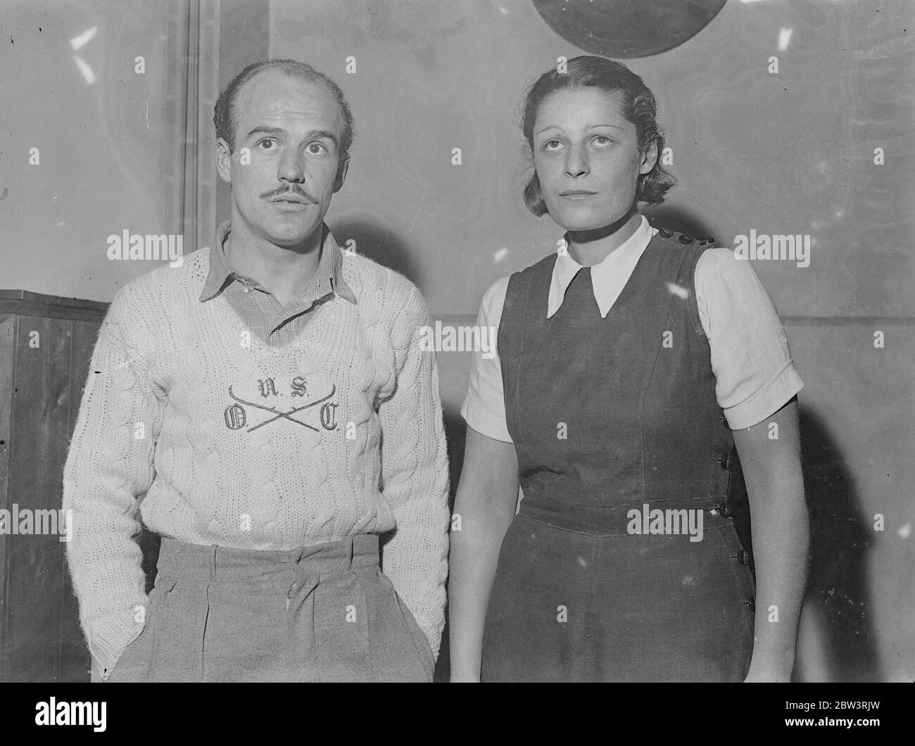 Mlle Susanne Lipschutz mit Herrn F J Walker , Ski-Experten . 20. November 1935 Stockfoto