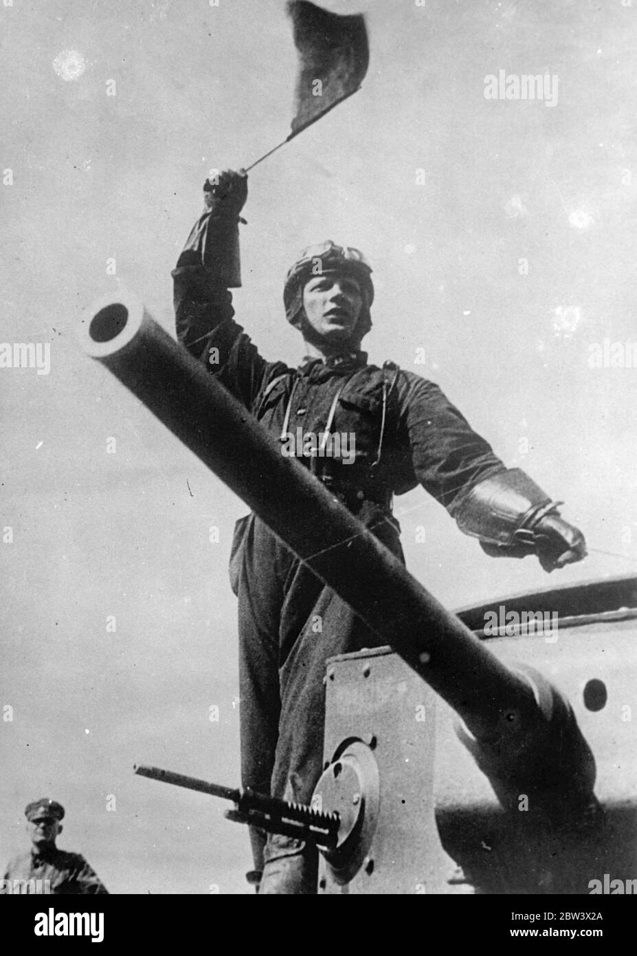 Stalin erzählt sowjetischen KampfstreitkräfteDer Krieg ist nahe. Die Warnung an die sowjetischen Kampftruppen, für den Krieg bereit zu sein, wurde von I ausgestrahlt. Stalin, der sowjetische Diktator. "In jedem Augenblick kann man jetzt dazu aufgerufen sein, sein Leben in der Verteidigung des proletarischen Geburtslandes niederzulegen", sagte er. Feinde sind immer in Position so bereit sein. Unter Betonung der Effizienz der russischen militärischen Ausrüstung Stalin erklärte: Alles, was Geld kaufen könnte, dass das Genie des Menschen erfinden könnte und dass die liebevolle Arbeit der Arbeiter machen könnte, wurde in Ihre Hände für die Verteidigung und Ruhm der t gegeben Stockfoto Stalin erzählt sowjetischen KampfstreitkräfteDer Krieg ist nahe. Die Warnung an die sowjetischen Kampftruppen, für den Krieg bereit zu sein, wurde von I ausgestrahlt. Stalin, der sowjetische Diktator. "In jedem Augenblick kann man jetzt dazu aufgerufen sein, sein Leben in der Verteidigung des proletarischen Geburtslandes niederzulegen", sagte er. Feinde sind immer in Position so bereit sein. Unter Betonung der Effizienz der russischen militärischen Ausrüstung Stalin erklärte: Alles, was Geld kaufen könnte, dass das Genie des Menschen erfinden könnte und dass die liebevolle Arbeit der Arbeiter machen könnte, wurde in Ihre Hände für die Verteidigung und Ruhm der t gegeben Stockfoto