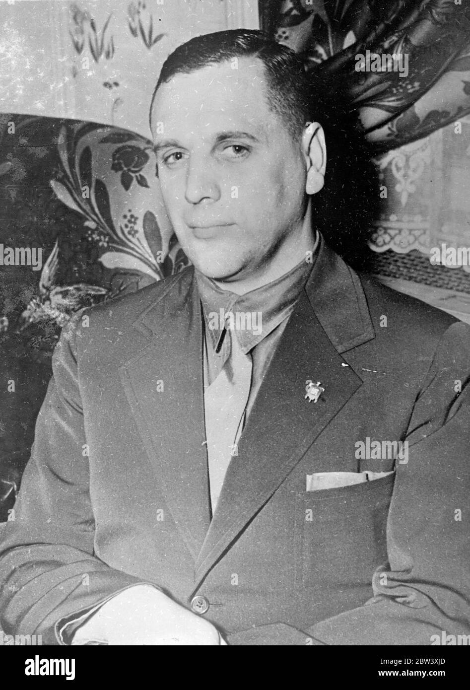 "Hitler" von Russland, sagt Stalin wird in drei Monaten fallen. Graf Anastasi Vonsiatsky, selbst gestylt "Hitler von Russland", enthüllt in Memphis, tennessee, dass er der Leiter der "All Russian Fascist Party", mit Sitz in Thompson, Connecticut. Der Graf sagt den Sturz von Joseph Stalin, sowjetischer Diktator, in drei Monaten. "Stalin wird sterben", sagt er nachdrücklich. Vonsiatsky ist der Ehemann von Marion Read, Millionärerbin, die seine Partei finanziert. Foto zeigt, Graf Anastasi Vonsiatsky, "Hitler von Russland", fotografiert in Memphis, tennessee, Wher Stockfoto