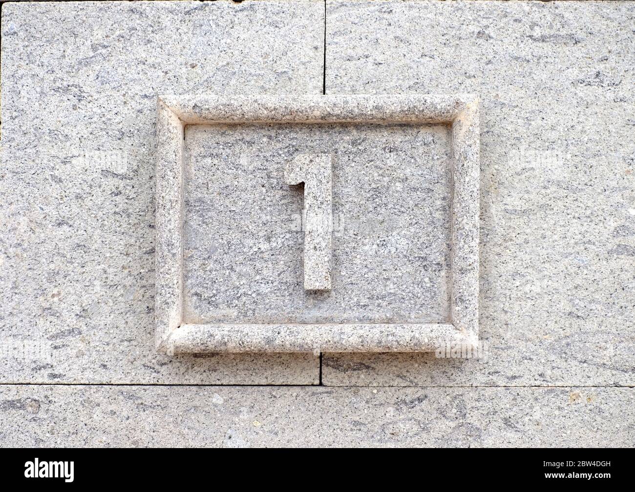 1, Nummer eins, Ziffernsymbol auf Steinhintergrund. Stockfoto