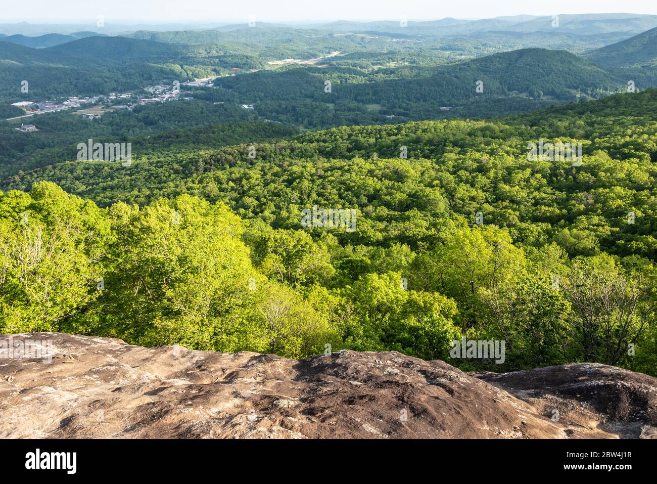 Black Rock Mountain State Park mit Blick auf Clayton, Georgia in den Blue Ridge Mountains. (USA) Stockfoto