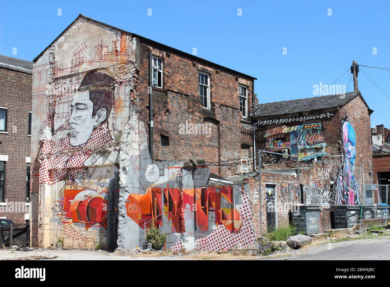 Urban Graffiti on Abandoned Building von der schottischen Künstlerin ELPH, Liverpool, UK Stockfoto