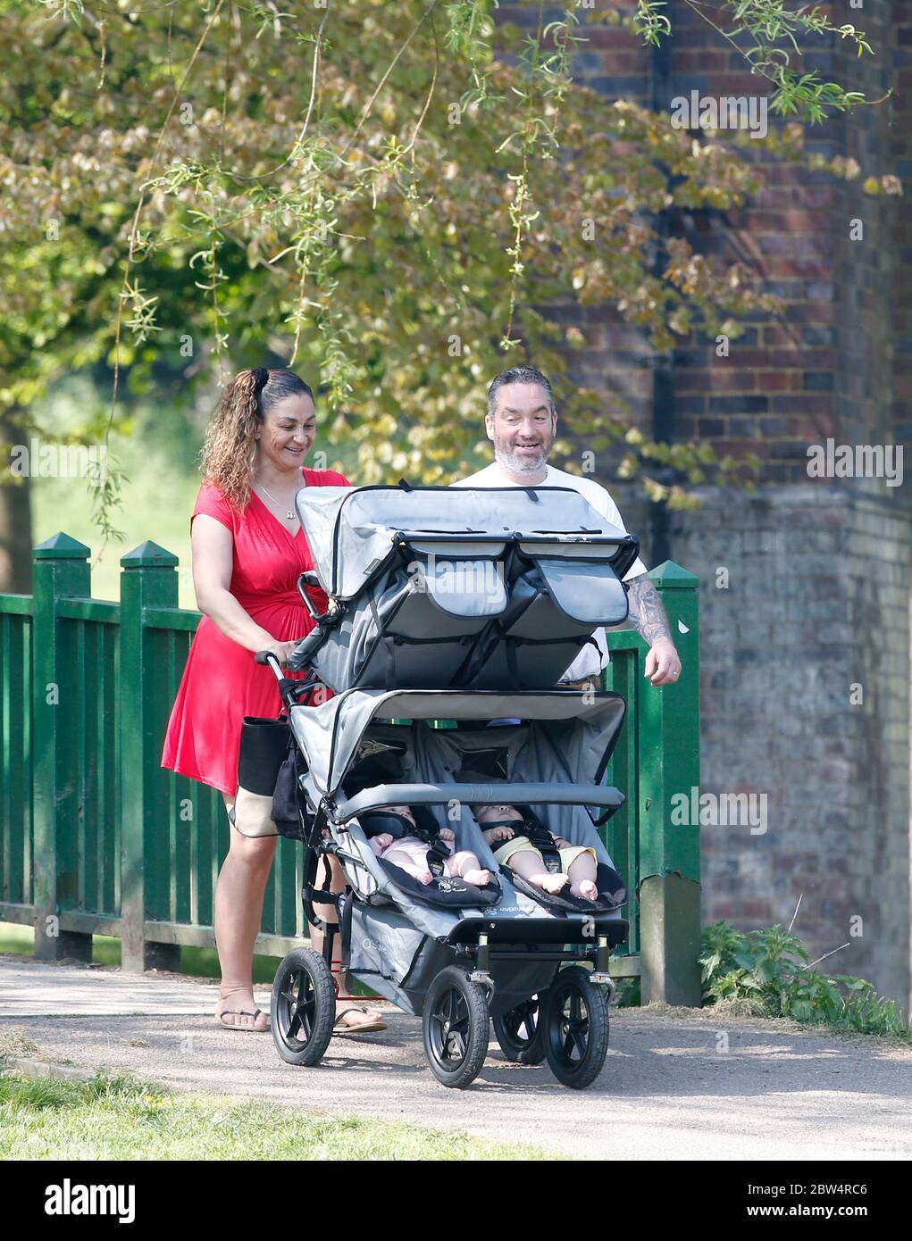 Tracy Britton, 50-jährige Mutter mit Vierfüssern auf Picknick, April 2019 Stockfoto