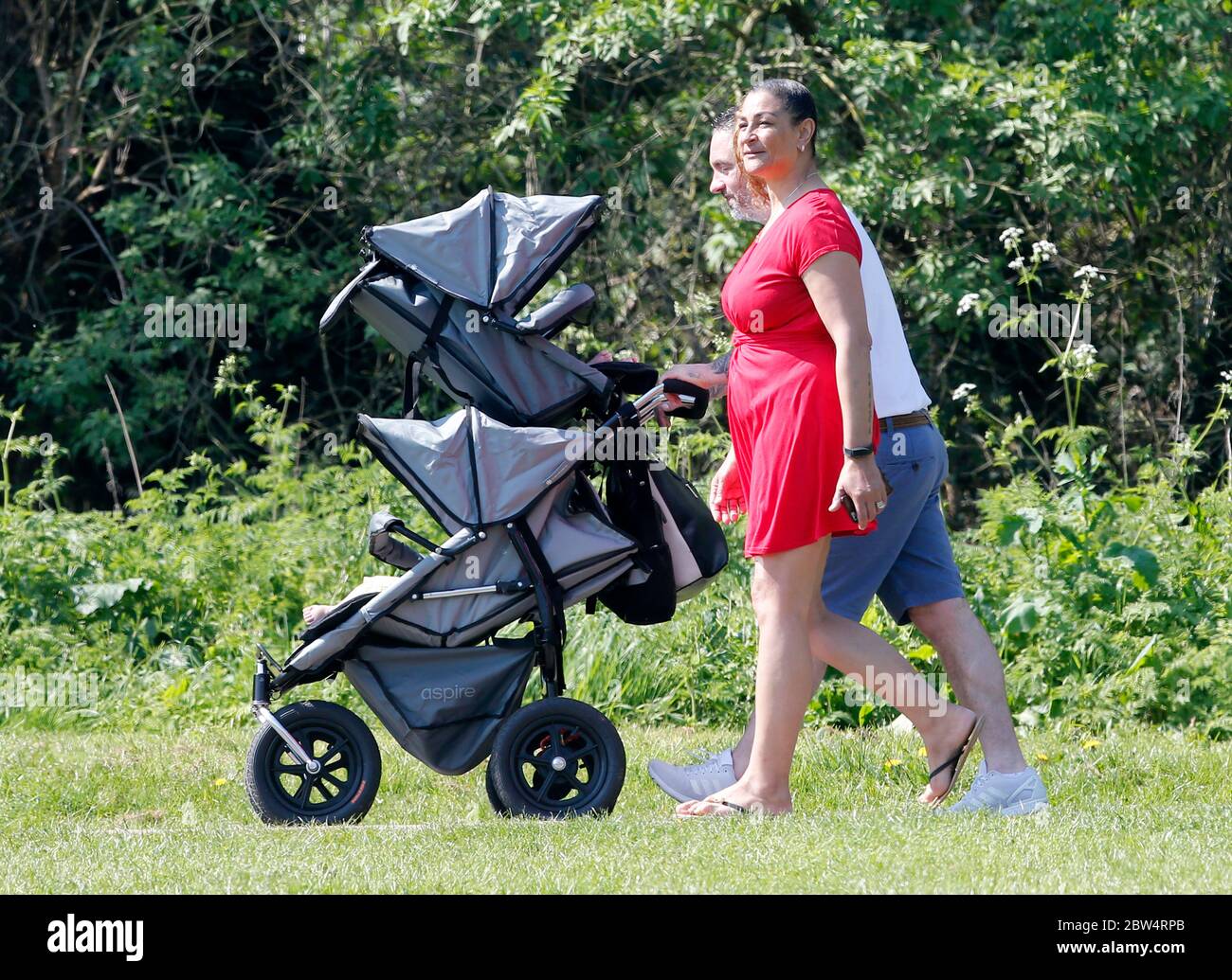 Tracy Britton, 50-jährige Mutter mit Vierfüssern auf Picknick, April 2019 Stockfoto