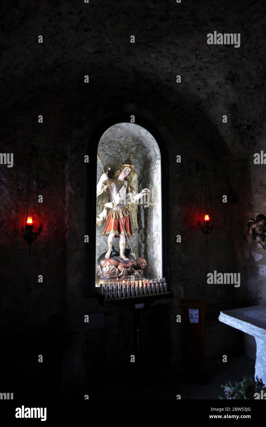 Maddaloni - Statua di San Michele nella Cappella dell'Apparizione Stockfoto