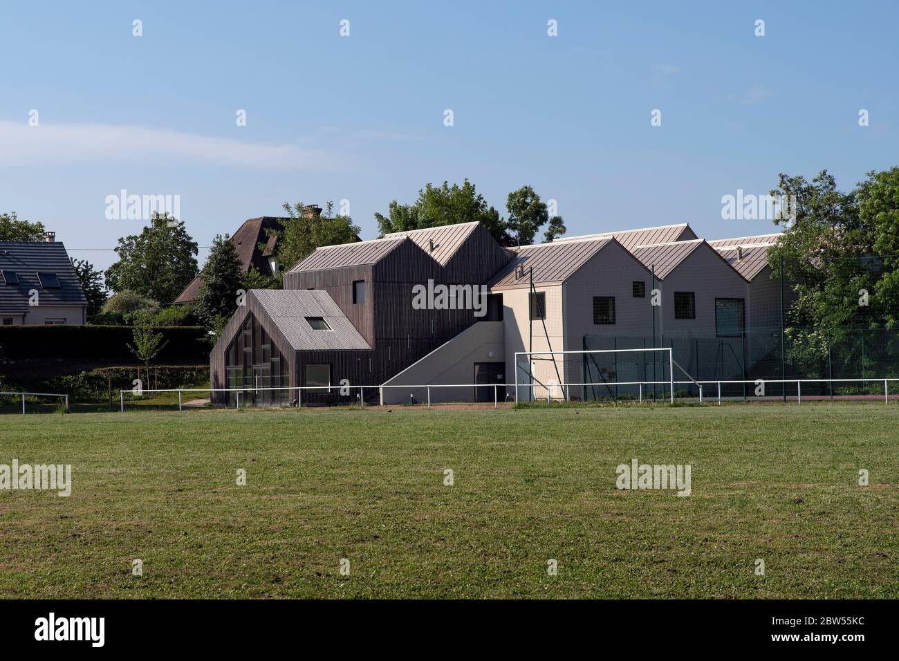 Sportplatz im Freien und moderne Sportanlage Stockfoto