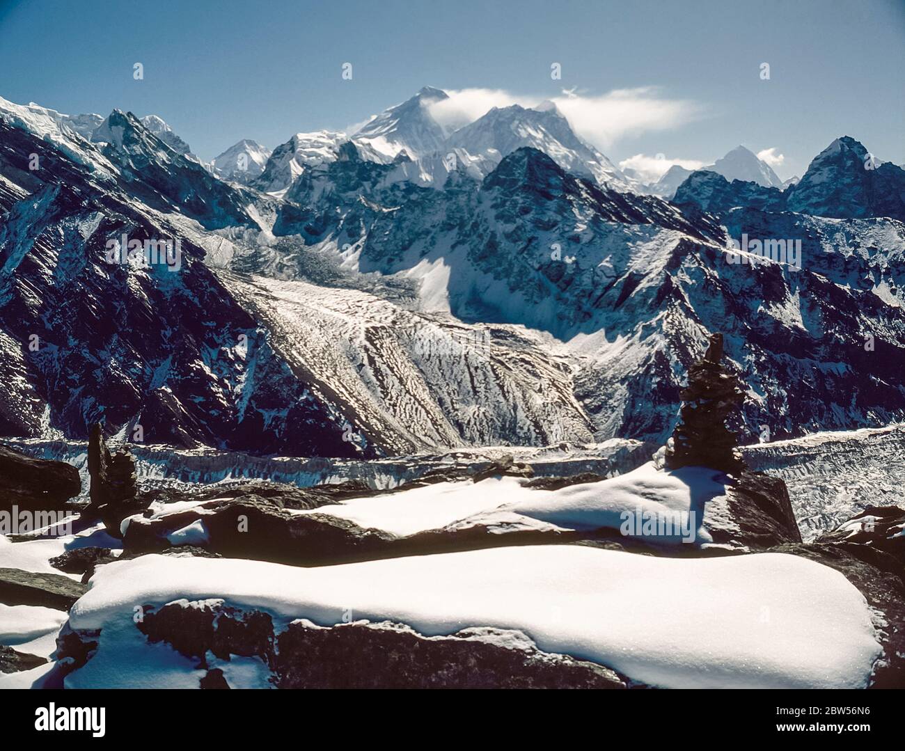 Nepal. Mount Everest [Chomolongma] 8848m der höchste Berg der Welt, von oben gesehen, die Gokyo-Seen Stockfoto