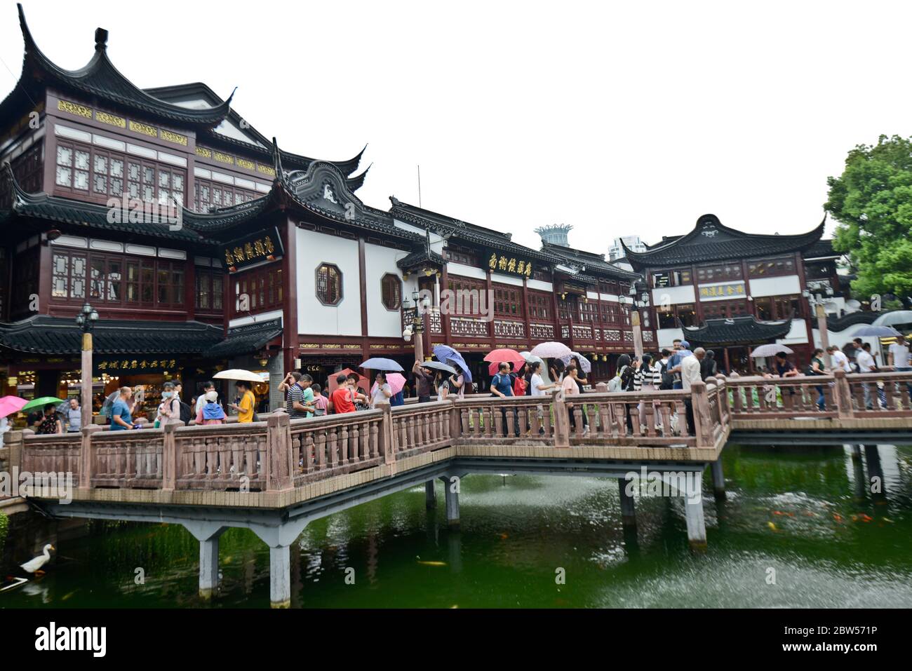 Tempel des Stadtgottes von Shanghai: Pavillons und Teehäuser im Gebiet von Chenghuang Miao. China Stockfoto