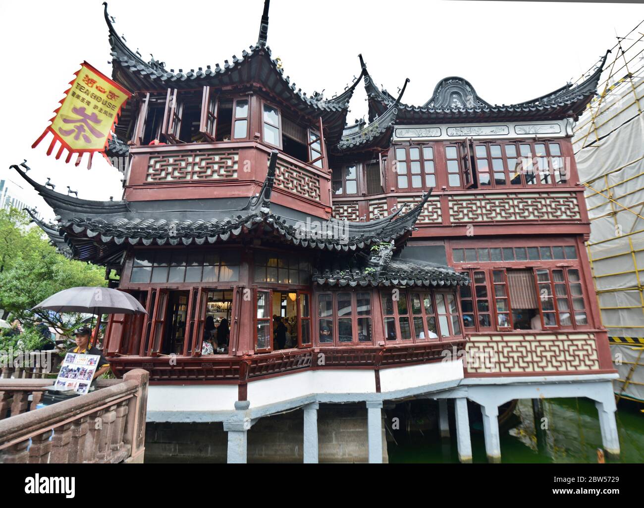 Tempel des Stadtgottes von Shanghai: Pavillons und Teehäuser im Gebiet von Chenghuang Miao. China Stockfoto