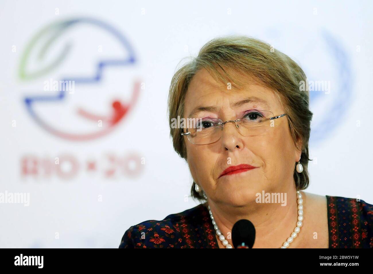 Rio de Janeiro, 24. Juni 2012. Die chilenische Präsidentin Michelle Bachelet nimmt an einer Konferenz während Rio + 20 in Rio Centro, in der Stadt Rio de Janeiro, Teil. Stockfoto