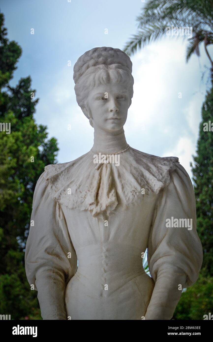KORFU, GRIECHENLAND - SEP 07 2016: Statue von Kaiserin Elisabeth von Osterreich Kaiserin von Österreich im Achilleion Palast, Korfu, Griechenland Stockfoto