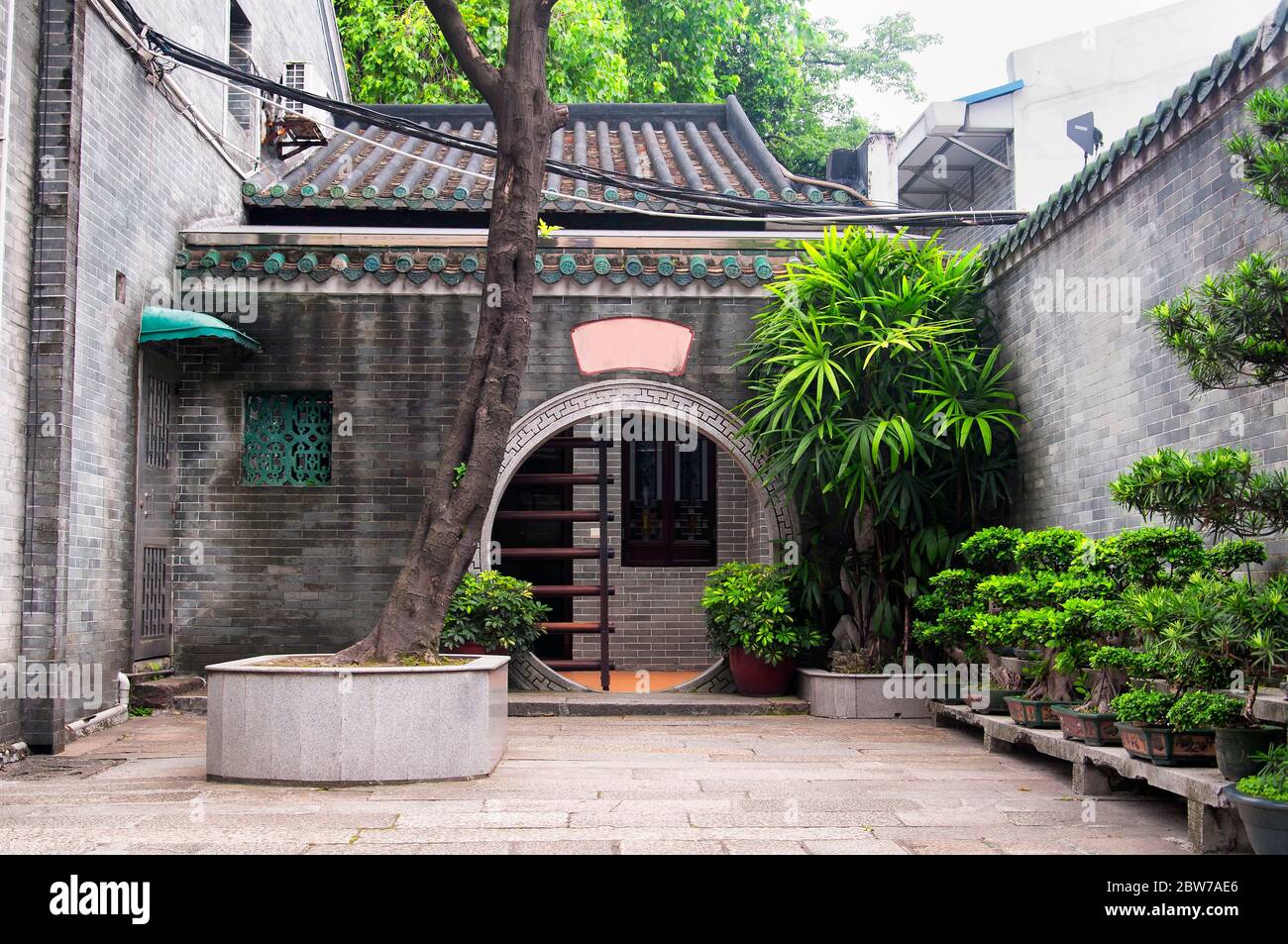 Ein runder Eingang innerhalb des sechs banyan Tree Tempels in Guangzhou China in der Provinz Guangdong. Stockfoto