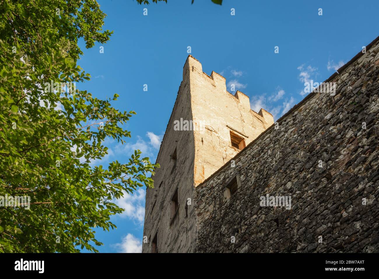 Schloss Monreale in San Michele all'adige, Etschtal - Norditalien - mittelalterliche Burg Königsberg Stockfoto