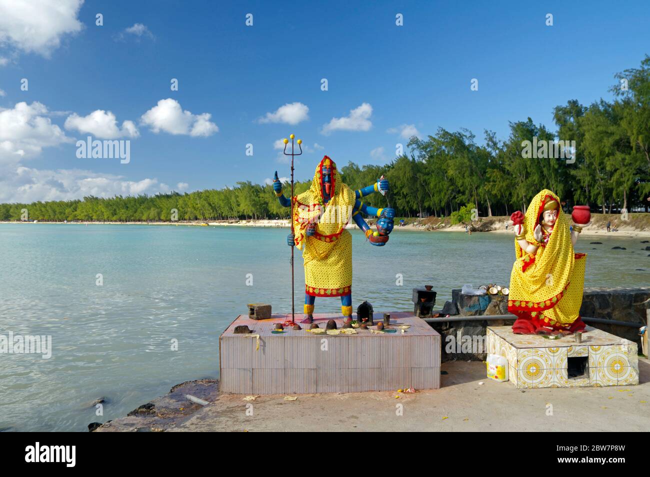 Hindu Göttin - Kali in kleinen Hindu Tempel unter dem offenen Himmel befindet sich direkt neben Trou-aux-Biches, Mauritius Insel Stockfoto