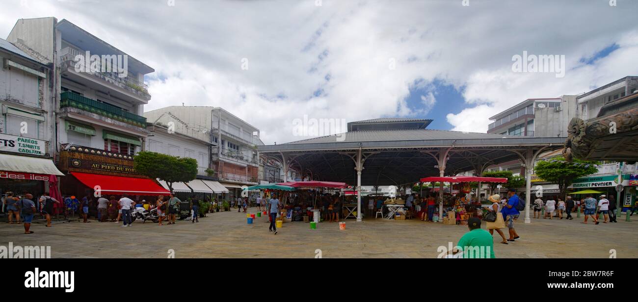 POINTE-A-PITRE/GUADELOUPE - 5. JANUAR 2019: Zentralmarkt in Pointe-a-Pitre, im französischen Überseedepartement von Guadeloupe. Zentraler Markt - auch Stockfoto