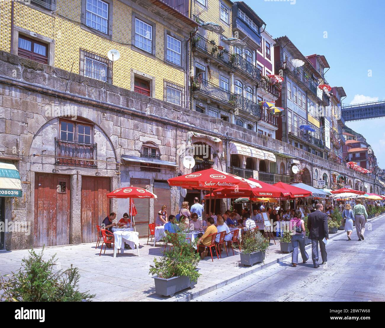 Riverside Restaurants, Cais da Ribeira, Ribeira District, Porto (Porto), Norte Region, Portugal Stockfoto