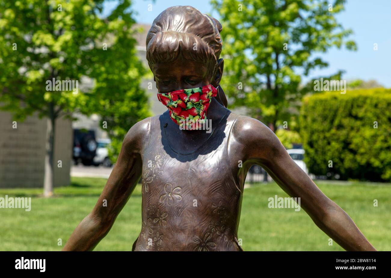 Masken auf Statuen, Covid-19 Ära, von James D Coppinger/Dembinsky Photo Assoc Stockfoto