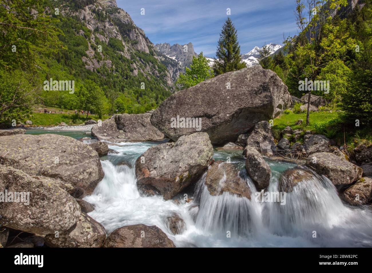 Ein fantastisches Weitwinkelbild der Berge des Val di Mello, Valtellina, Italien Stockfoto