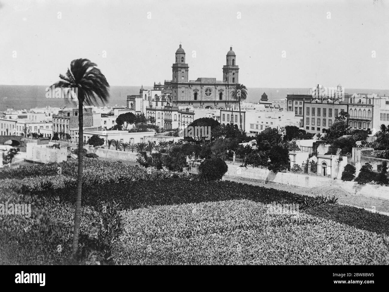 Las Palmas , eine allgemeine Ansicht , zeigt die Kathedrale , mit Bananenfeldern im Vordergrund . 10. Januar 1927 Stockfoto